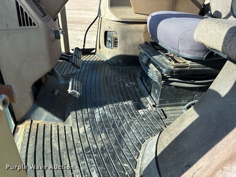 image for item DY2488 1996 John Deere 8100 tractor