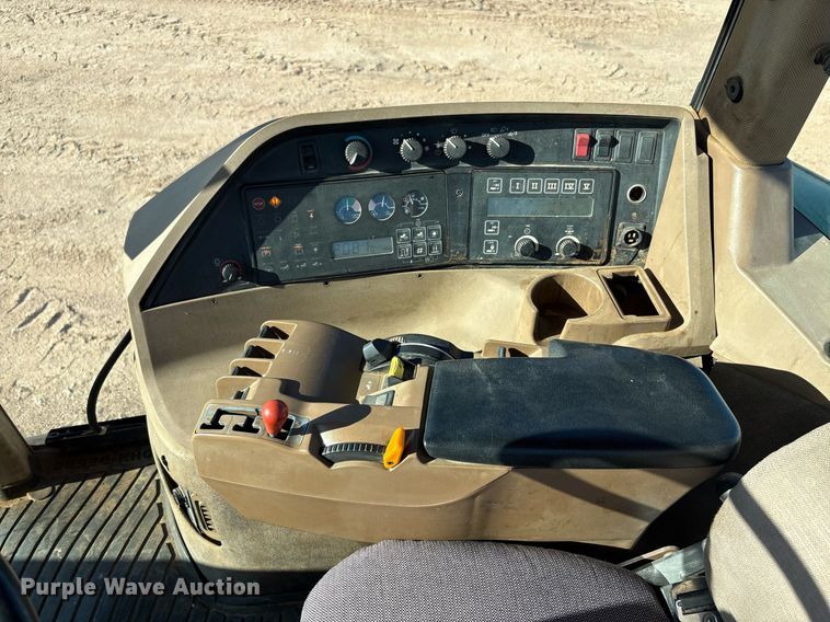 image for item DY2488 1996 John Deere 8100 tractor