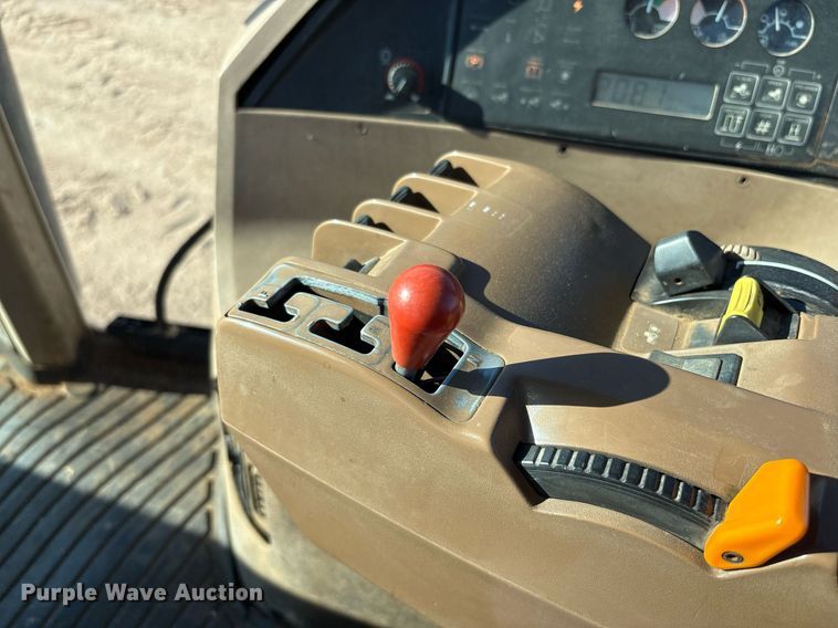 image for item DY2488 1996 John Deere 8100 tractor