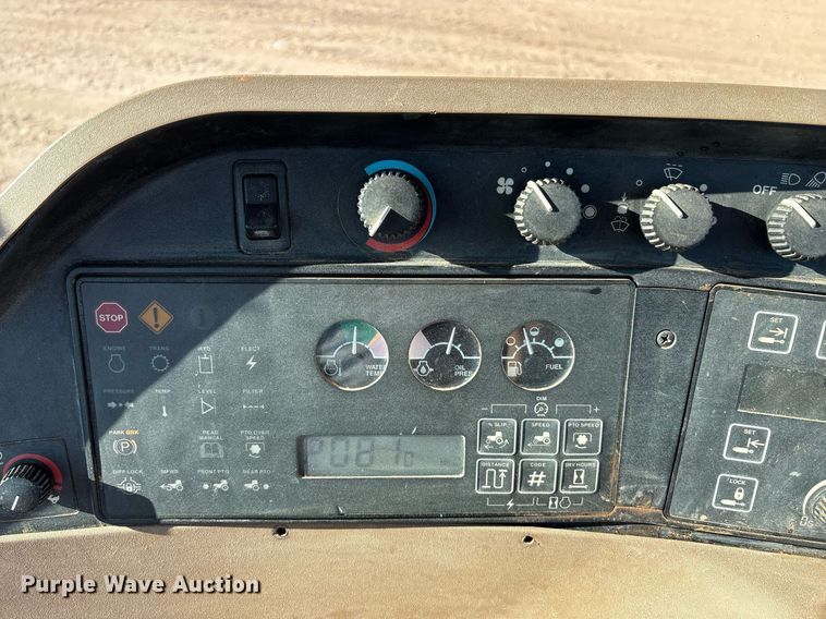 image for item DY2488 1996 John Deere 8100 tractor