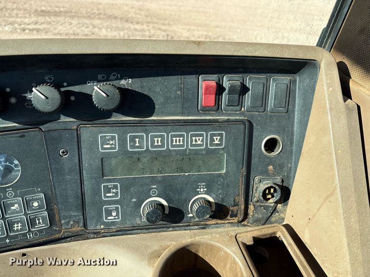 image for item DY2488 1996 John Deere 8100 tractor