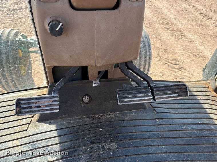 image for item DY2488 1996 John Deere 8100 tractor