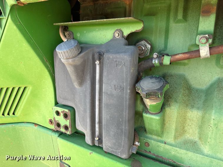 image for item DY2488 1996 John Deere 8100 tractor