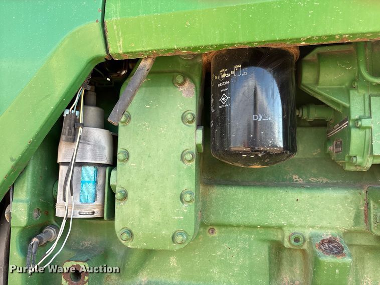 image for item DY2488 1996 John Deere 8100 tractor