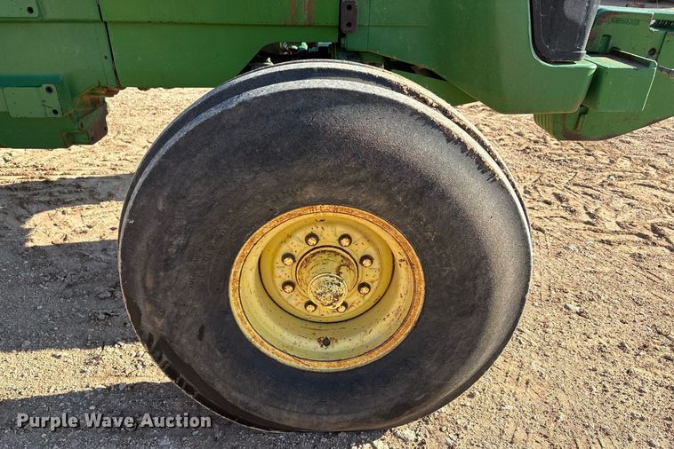 image for item DY2488 1996 John Deere 8100 tractor