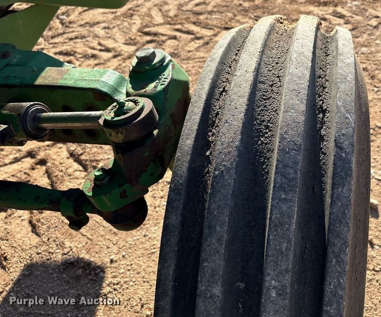 image for item DY2488 1996 John Deere 8100 tractor