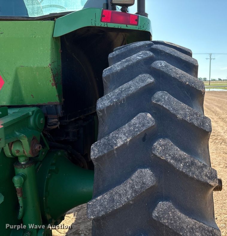 image for item DY2488 1996 John Deere 8100 tractor