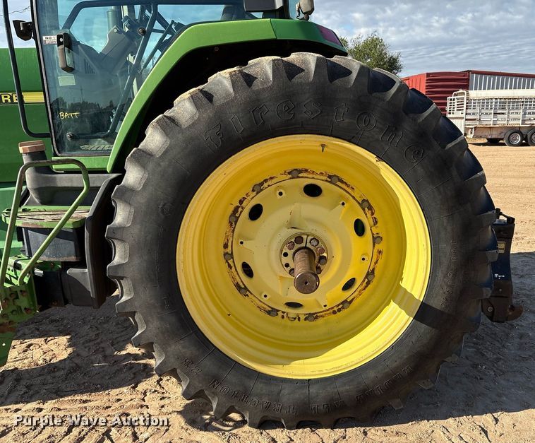 image for item DY2488 1996 John Deere 8100 tractor