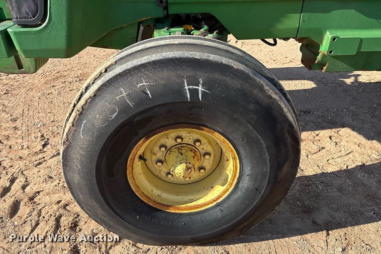 image for item DY2488 1996 John Deere 8100 tractor