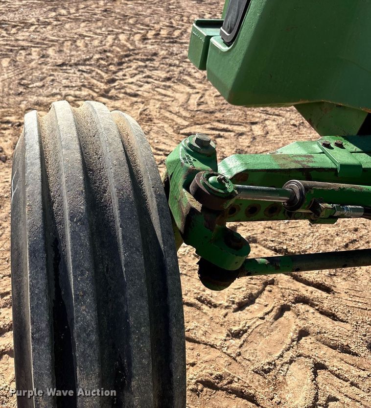 image for item DY2488 1996 John Deere 8100 tractor