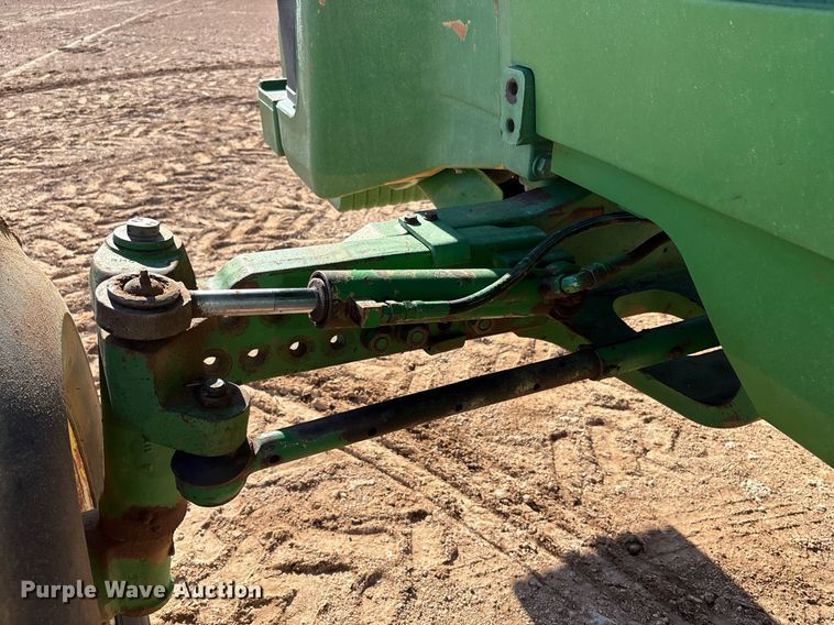 image for item DY2489 1996 John Deere 8100 tractor