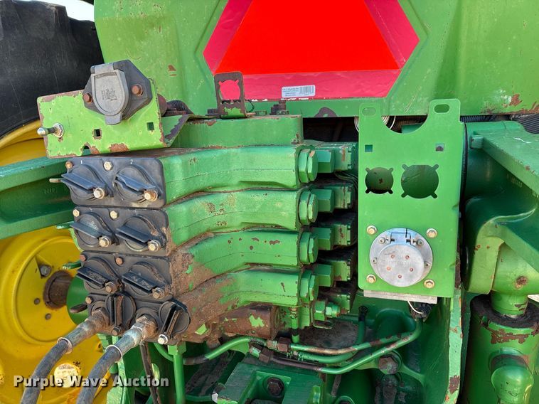 image for item DY2489 1996 John Deere 8100 tractor