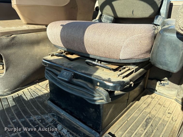 image for item DY2489 1996 John Deere 8100 tractor