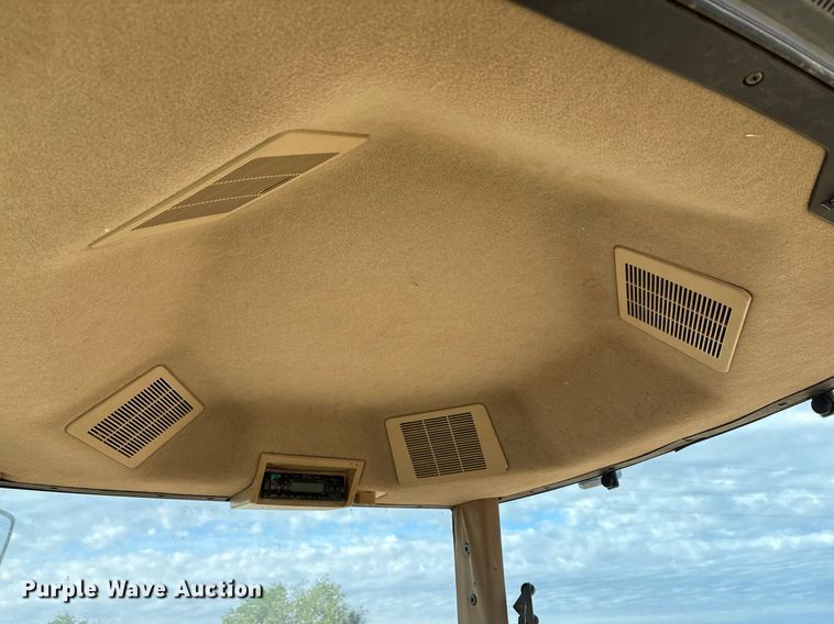 image for item DY2489 1996 John Deere 8100 tractor