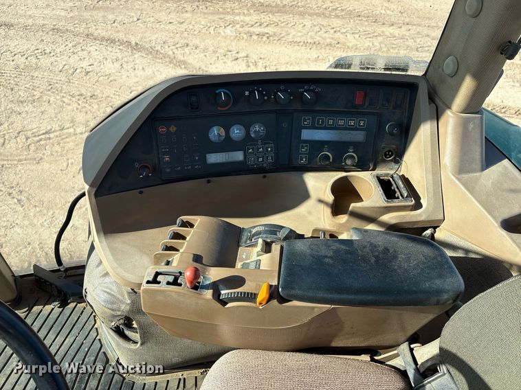 image for item DY2489 1996 John Deere 8100 tractor