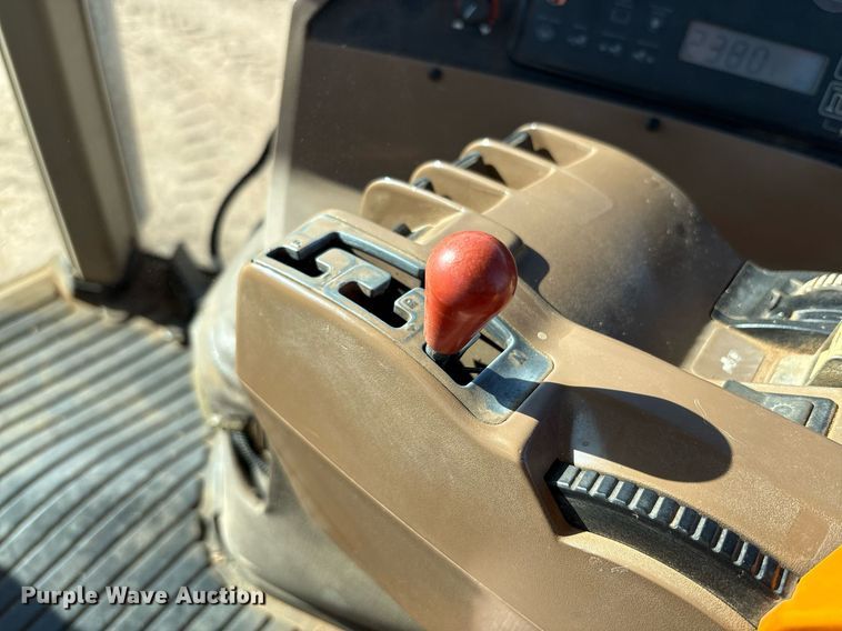 image for item DY2489 1996 John Deere 8100 tractor