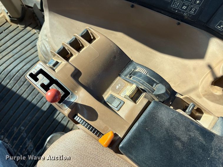 image for item DY2489 1996 John Deere 8100 tractor