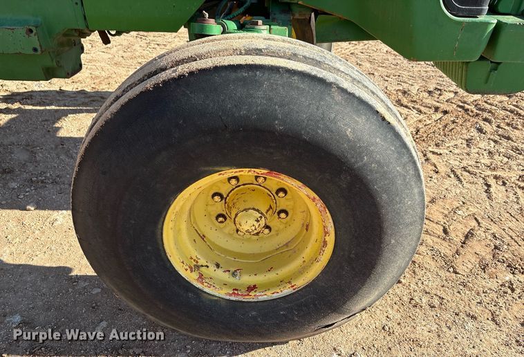 image for item DY2489 1996 John Deere 8100 tractor