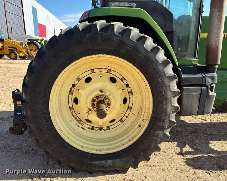 image for item DY2489 1996 John Deere 8100 tractor