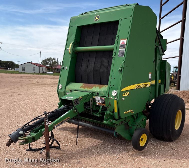 image for item DY2503 2007 John Deere 468 MegaWide Plus round baler