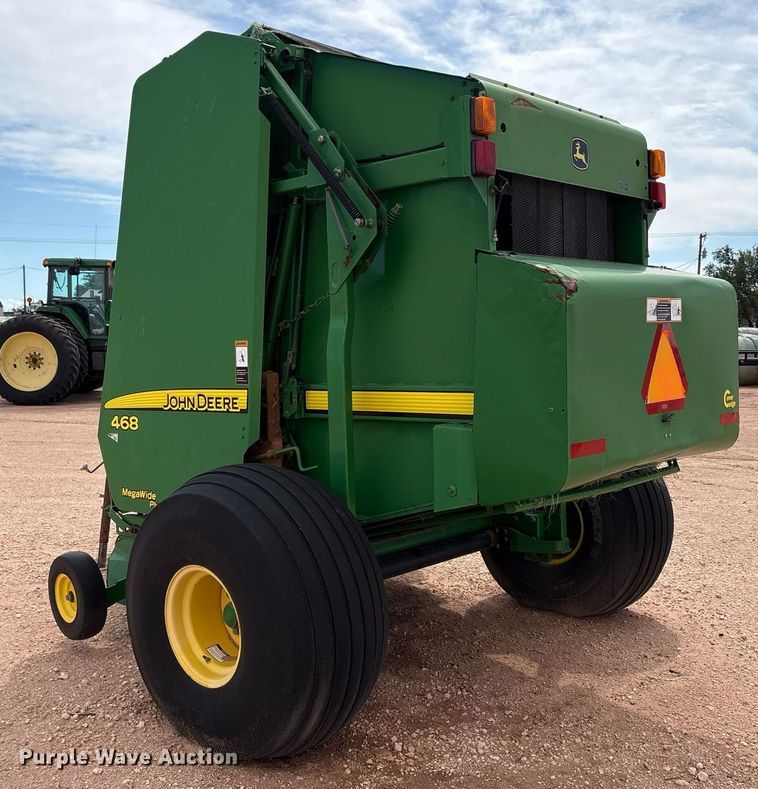 image for item DY2503 2007 John Deere 468 MegaWide Plus round baler