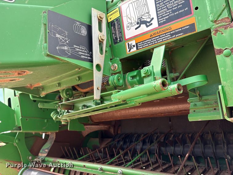 image for item DY2503 2007 John Deere 468 MegaWide Plus round baler