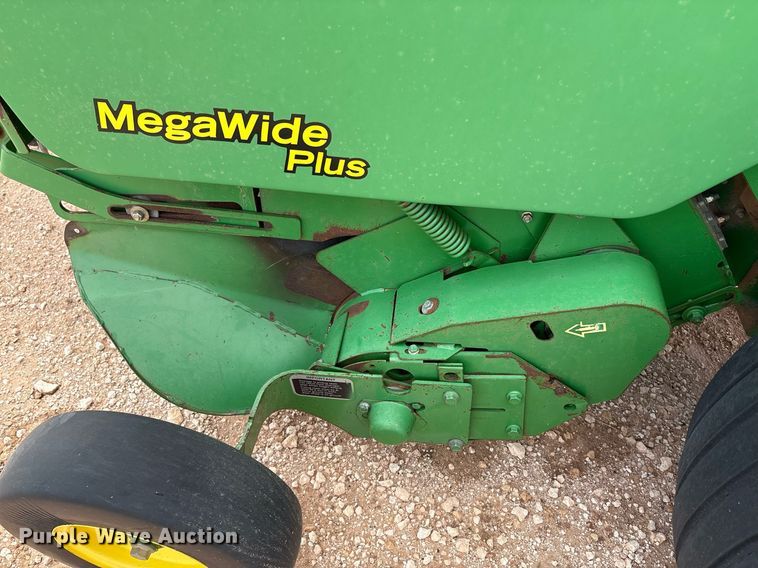 image for item DY2503 2007 John Deere 468 MegaWide Plus round baler