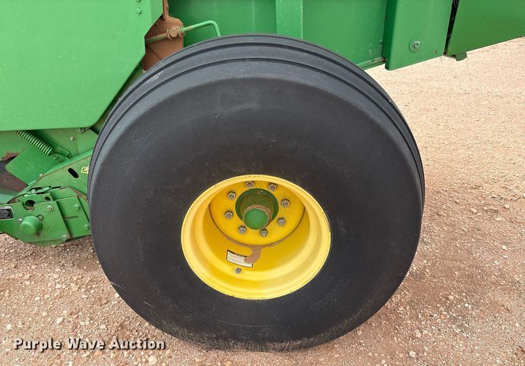 image for item DY2503 2007 John Deere 468 MegaWide Plus round baler