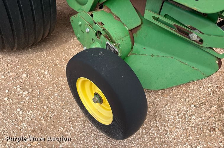 image for item DY2503 2007 John Deere 468 MegaWide Plus round baler