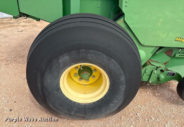 image for item DY2503 2007 John Deere 468 MegaWide Plus round baler