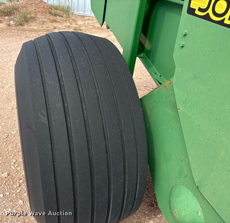 image for item DY2503 2007 John Deere 468 MegaWide Plus round baler