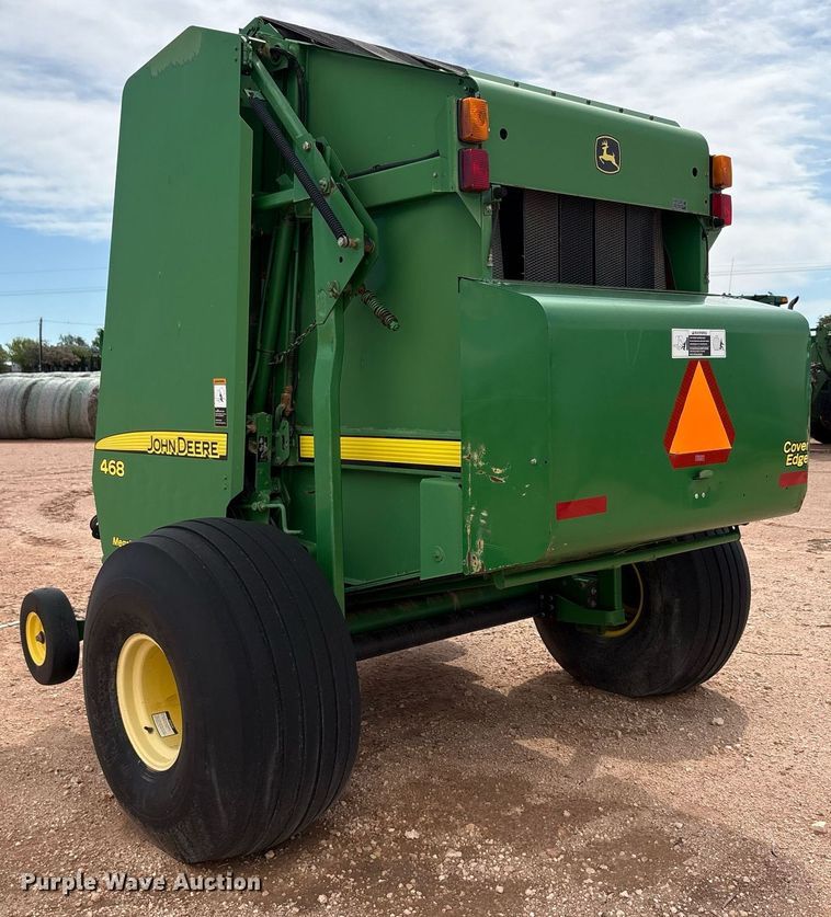 image for item DY2504 2009 John Deere 468 MegaWide Plus round baler