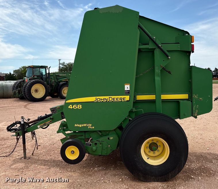 image for item DY2504 2009 John Deere 468 MegaWide Plus round baler