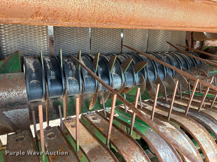 image for item DY2504 2009 John Deere 468 MegaWide Plus round baler