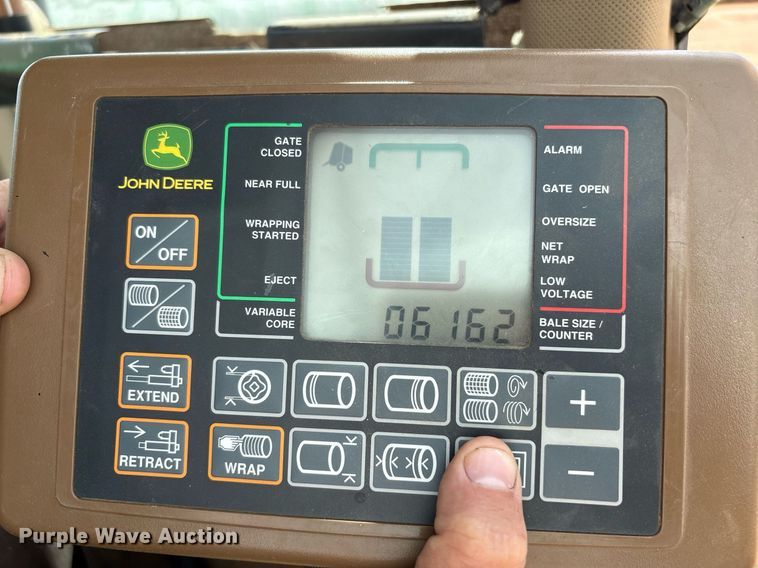 image for item DY2504 2009 John Deere 468 MegaWide Plus round baler