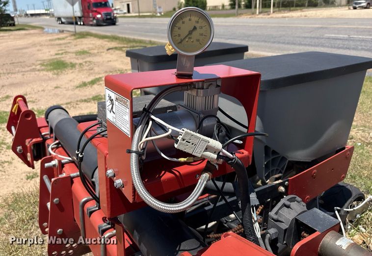 image for item DY2505 Case 1200 planter