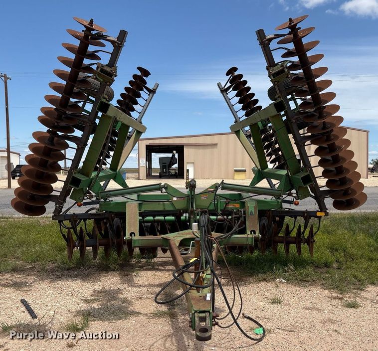 image for item DY2506 John Deere 630 tandem disk