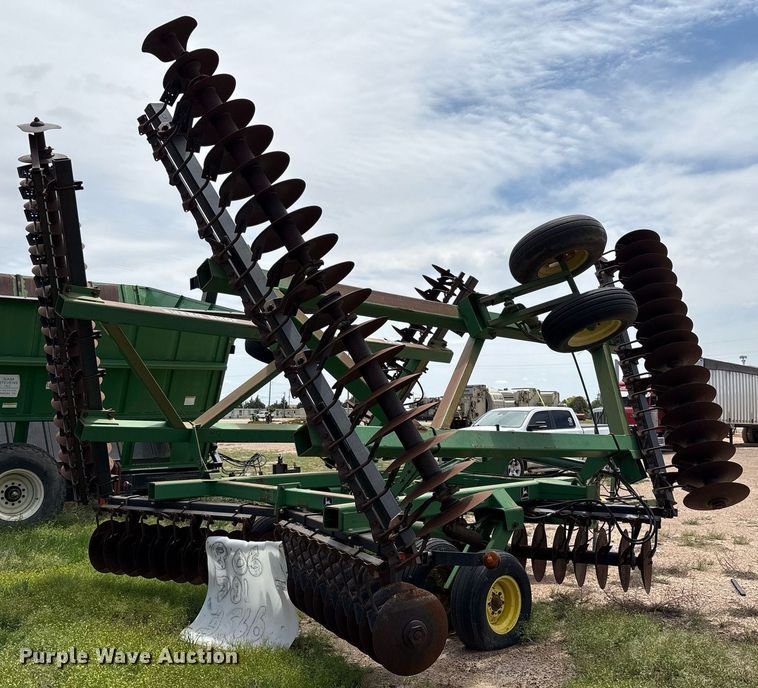 image for item DY2506 John Deere 630 tandem disk