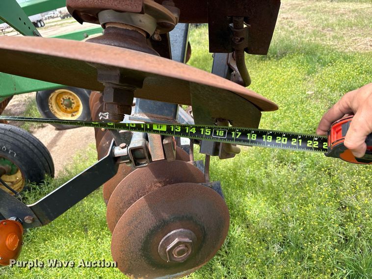 image for item DY2506 John Deere 630 tandem disk