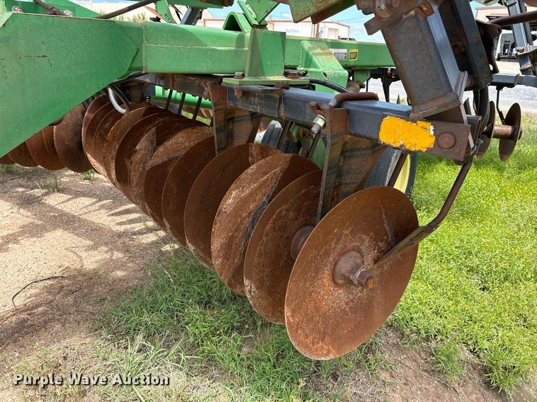 image for item DY2506 John Deere 630 tandem disk