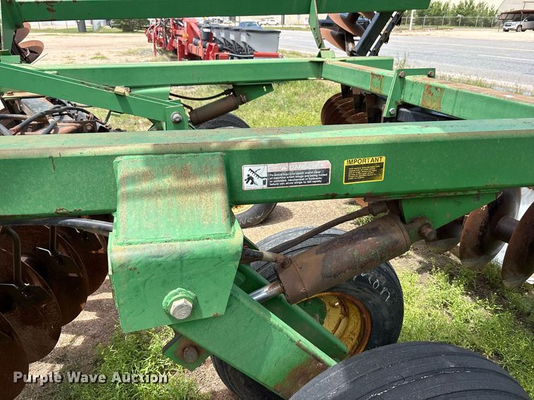 image for item DY2506 John Deere 630 tandem disk