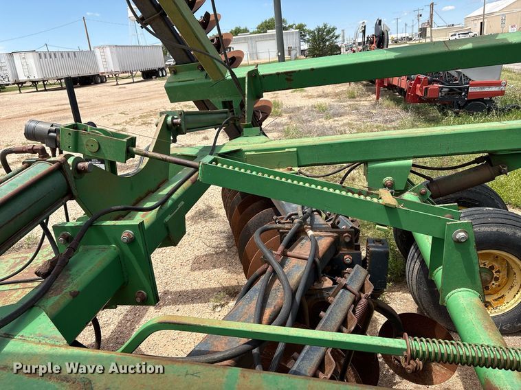 image for item DY2506 John Deere 630 tandem disk