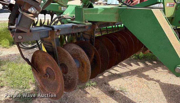 image for item DY2506 John Deere 630 tandem disk