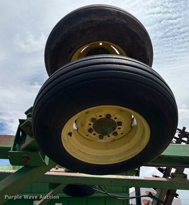 image for item DY2506 John Deere 630 tandem disk