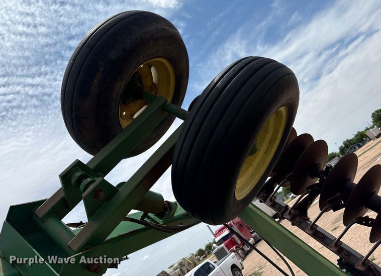 image for item DY2506 John Deere 630 tandem disk