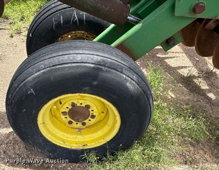 image for item DY2506 John Deere 630 tandem disk
