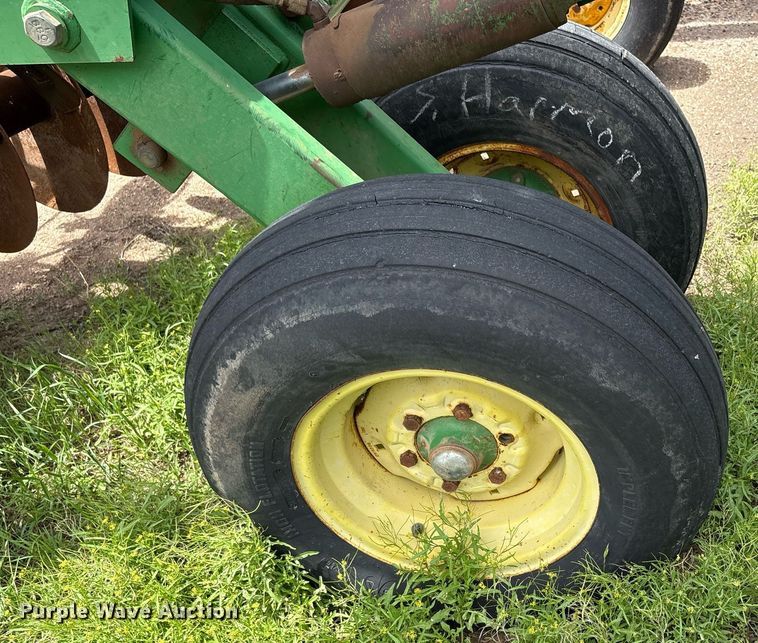 image for item DY2506 John Deere 630 tandem disk