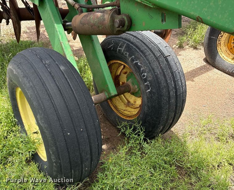 image for item DY2506 John Deere 630 tandem disk