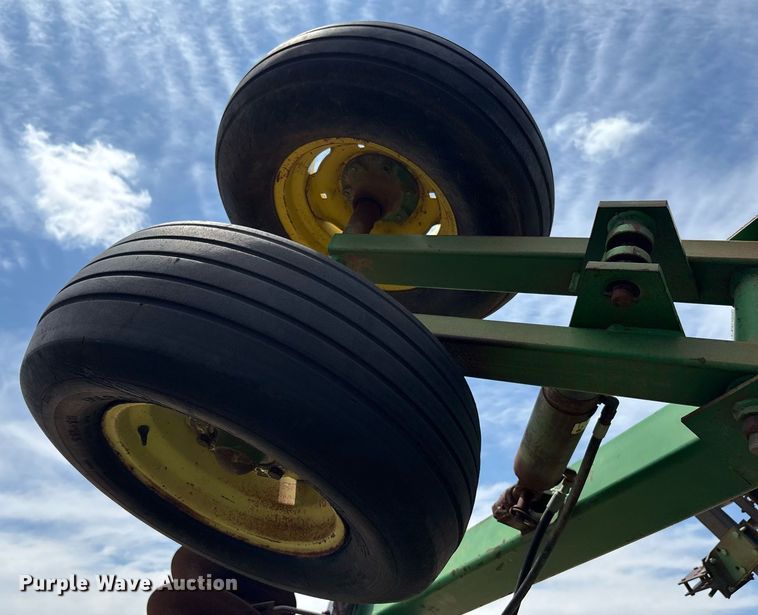image for item DY2506 John Deere 630 tandem disk