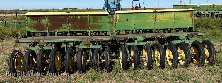 image for item DY2513 John Deere LZ812 grain drill